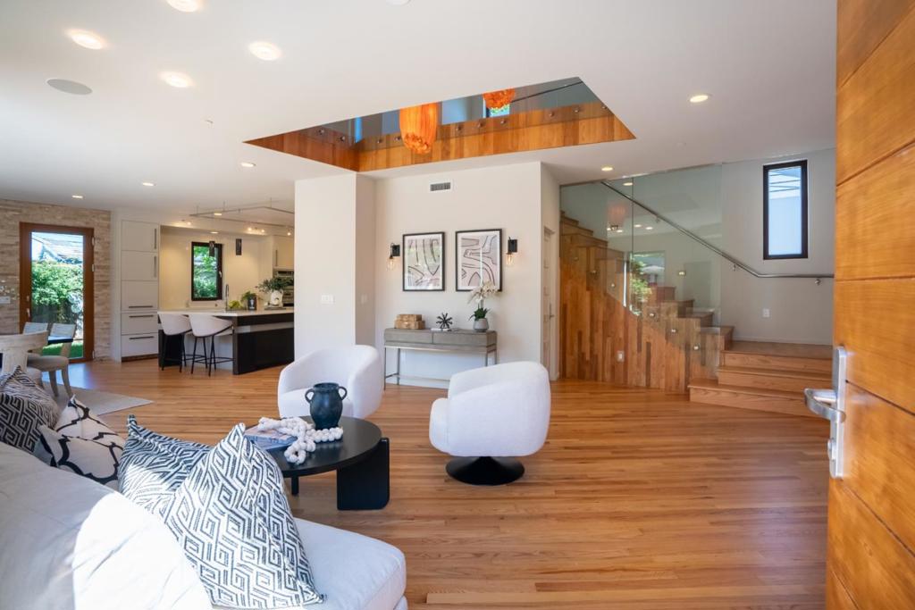 1675 Collingwood Avenue Property Photo 1