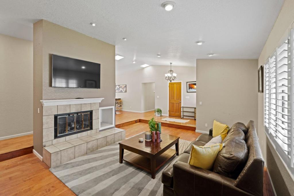 7 Antelope Lane Property Photo 5