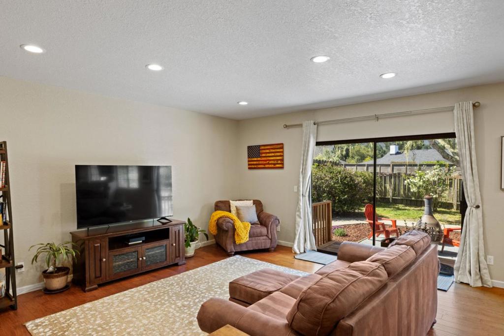 7 Antelope Lane Property Photo 12