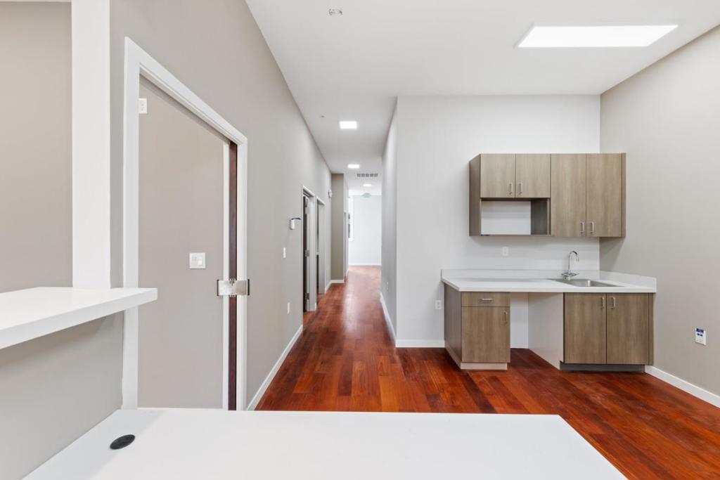 420 Peninsula Avenue 2 Property Photo 2