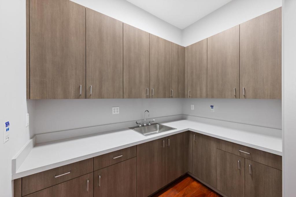 420 Peninsula Avenue 2 Property Photo 3