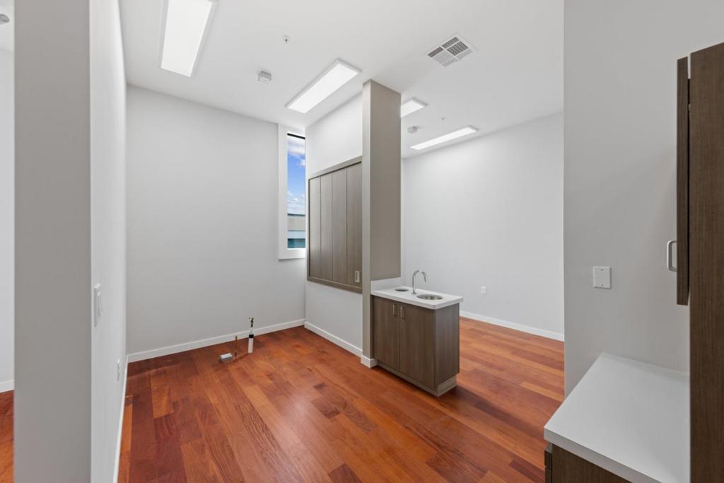420 Peninsula Avenue 2 Property Photo 6