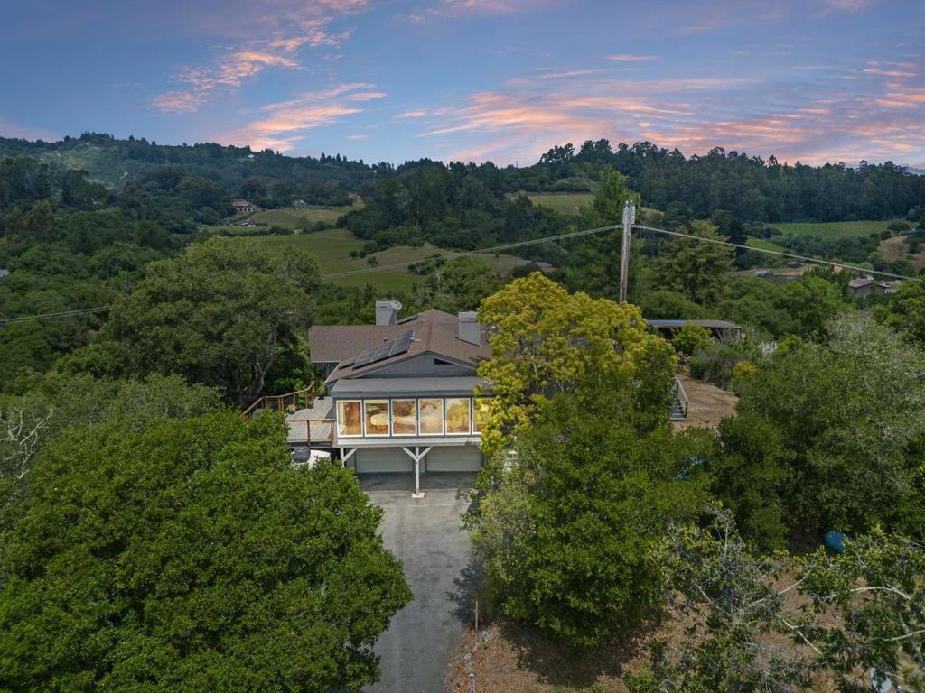1044 Pleasant Valley Road Property Photo