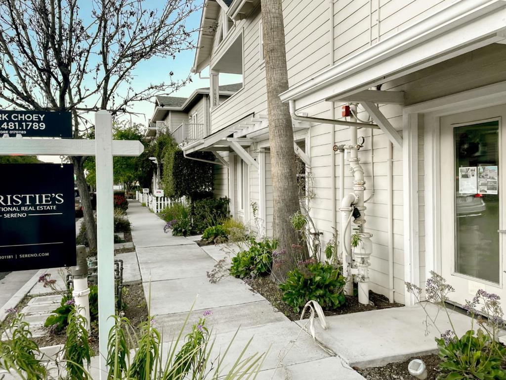 10056 Orange Avenue Property Photo 2
