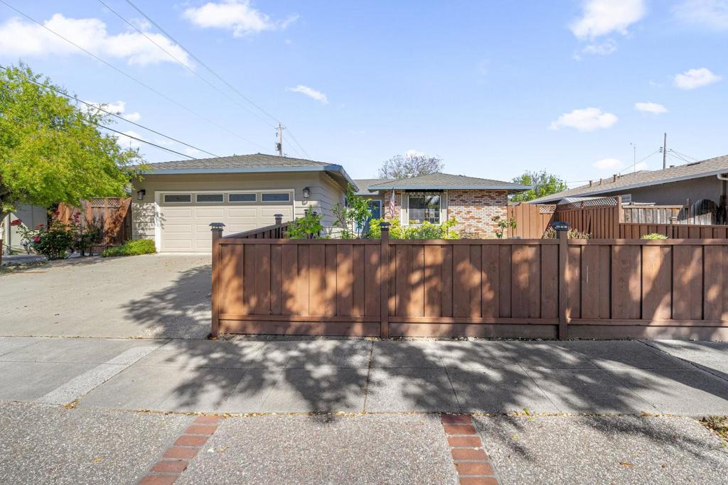 6110 Larios Way Property Photo