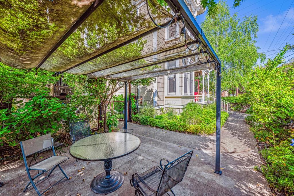 1645 Main Street Property Photo 15