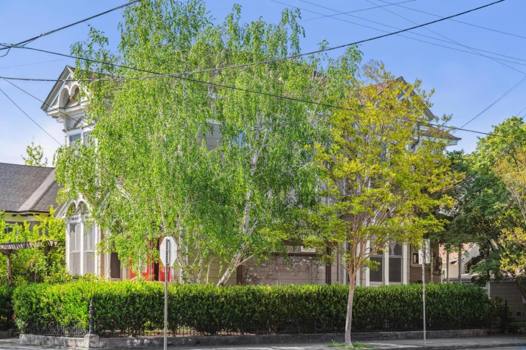 1645 Main Street Property Photo 39