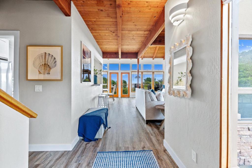 11 Yankee Point Drive Property Photo 4