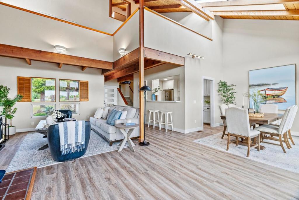 11 Yankee Point Drive Property Photo 5