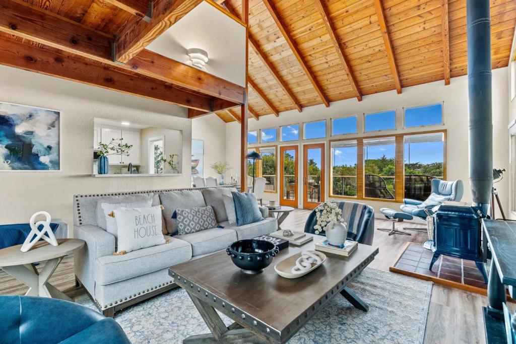 11 Yankee Point Drive Property Photo 6