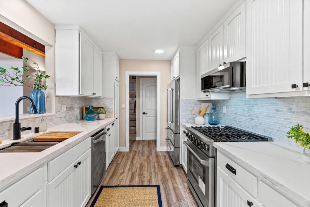 11 Yankee Point Drive Property Photo 9