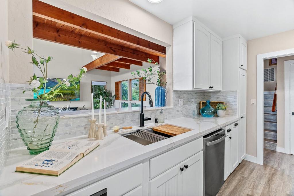 11 Yankee Point Drive Property Photo 10