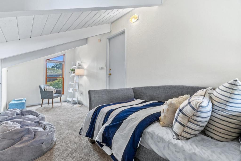 11 Yankee Point Drive Property Photo 16