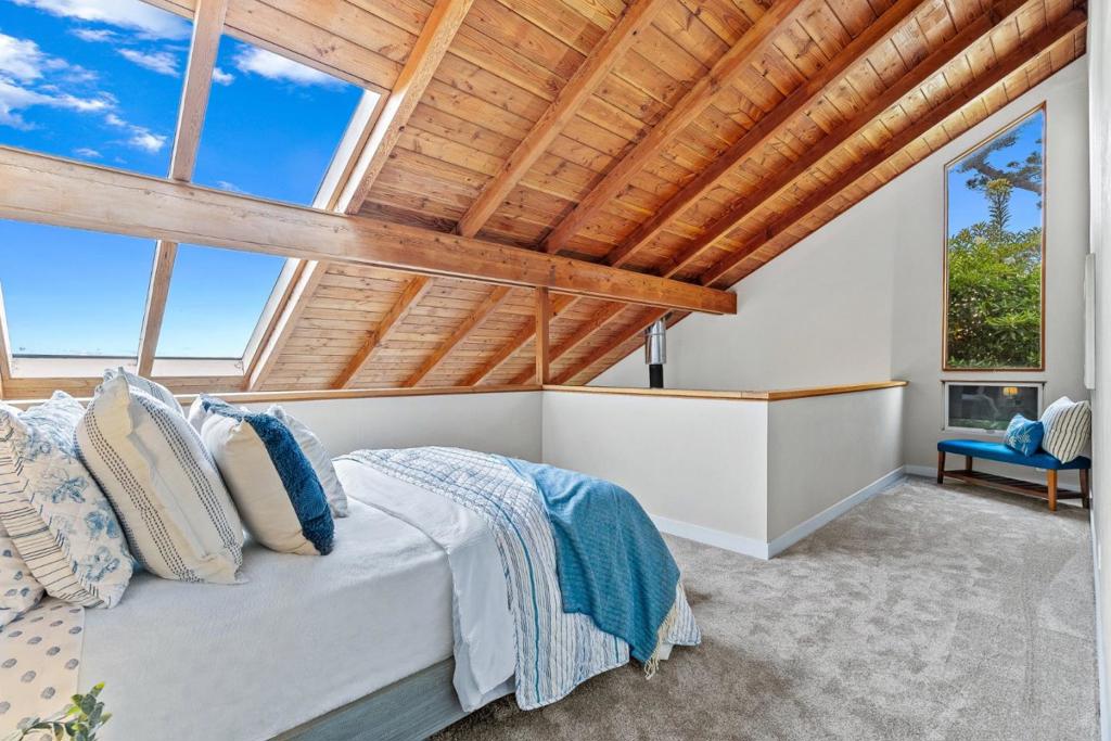 11 Yankee Point Drive Property Photo 21