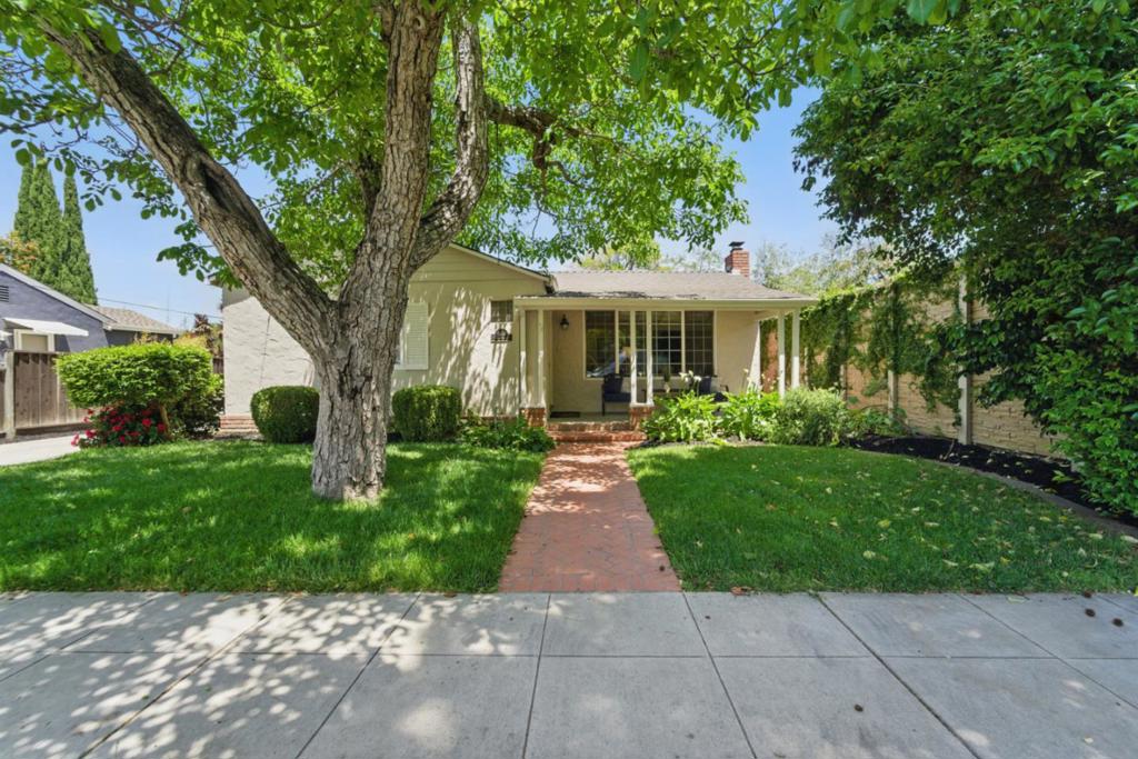 1344 Iris Court Property Photo