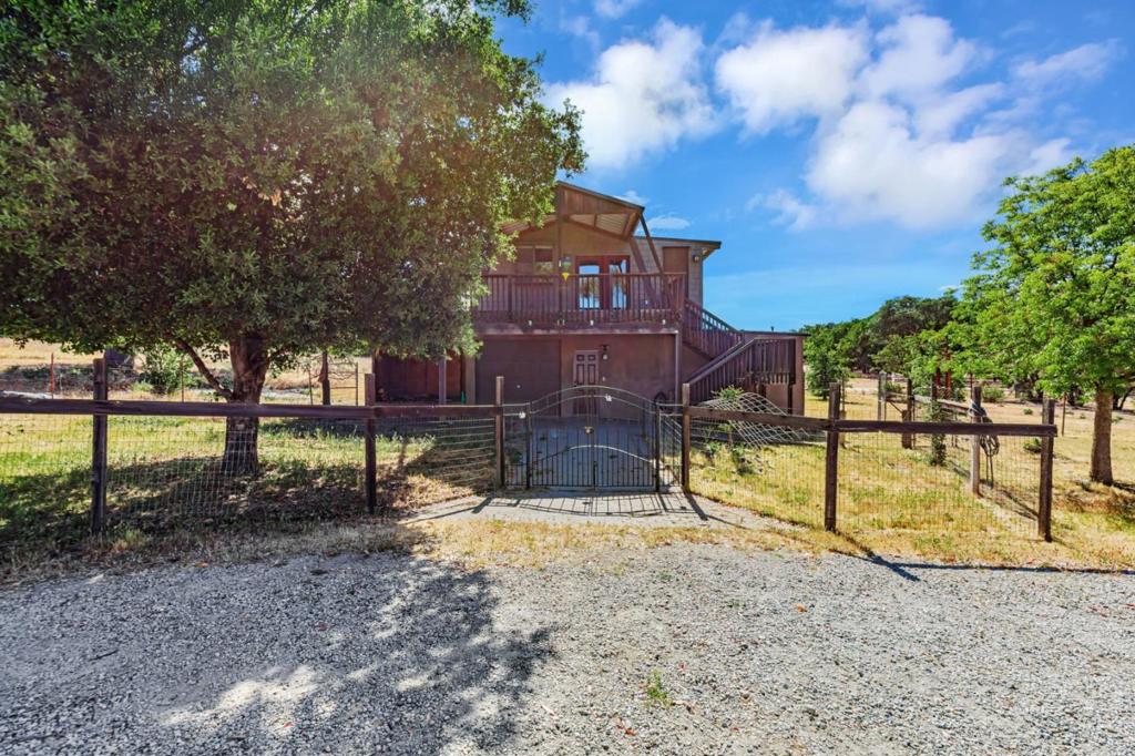 20104 Panoche Road Property Photo 1
