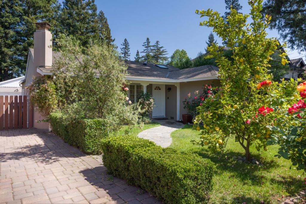 2023 Valparaiso Avenue Property Photo 1