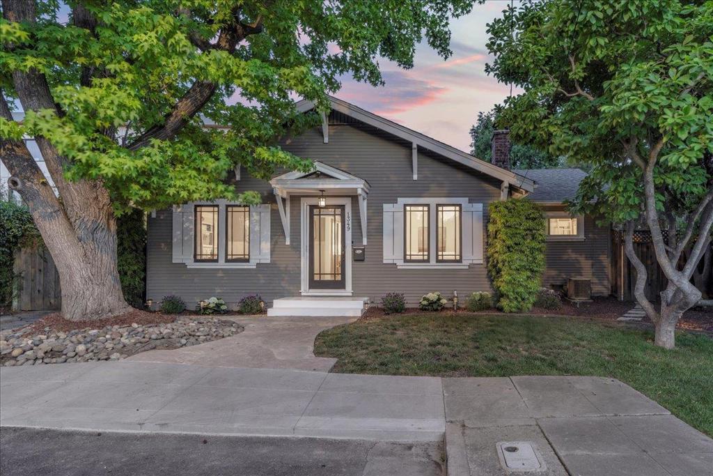 1349 Iris Court Property Photo 1