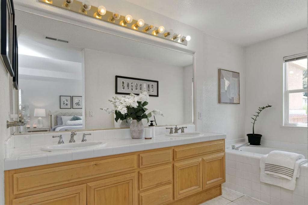 1687 Via Cortina Property Photo 23
