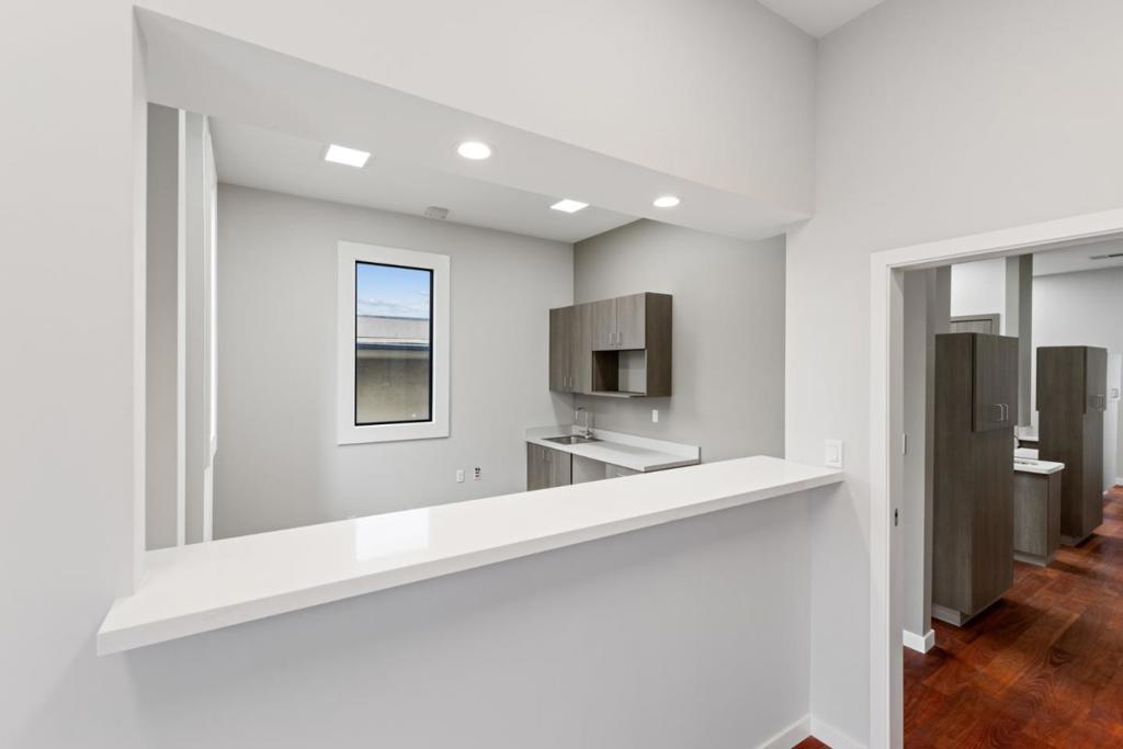 420 Peninsula Avenue 3 Property Photo 3