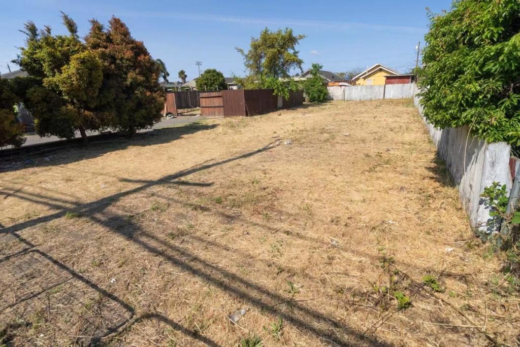 333 Harbour Way South Property Photo 4