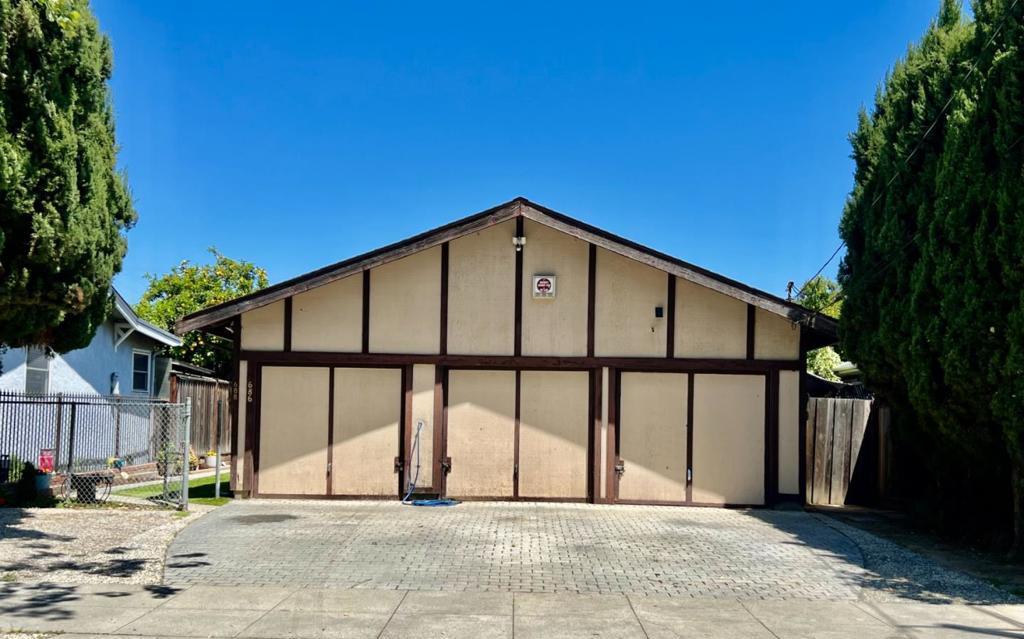 686 N 15th Street Property Photo 1