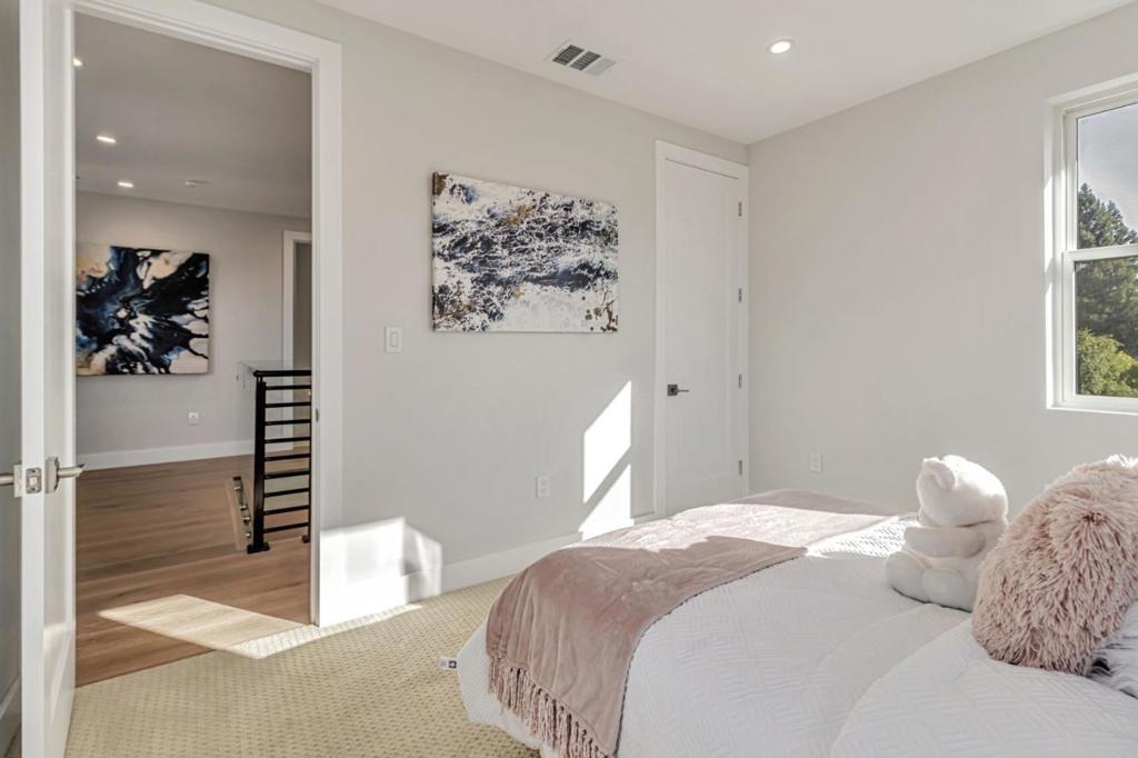 1066 Larch Avenue Property Photo 45