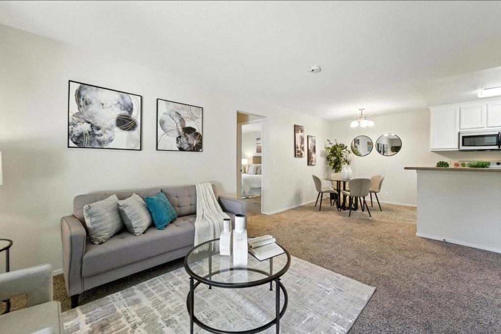 2744 Somerset Park Circle Property Photo 1