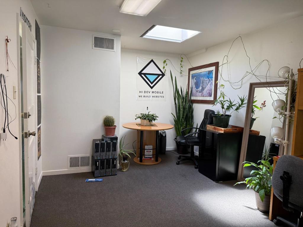 E 25th Avenue Property Photo 13