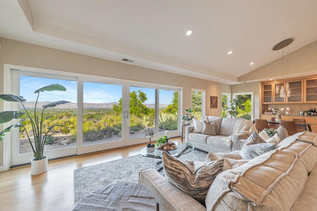 15010 Larga Vista Drive Property Photo 1