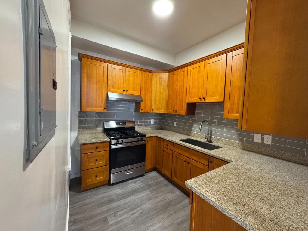 326 Cortland Avenue Property Photo 3