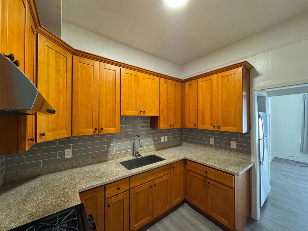 326 Cortland Avenue Property Photo 4