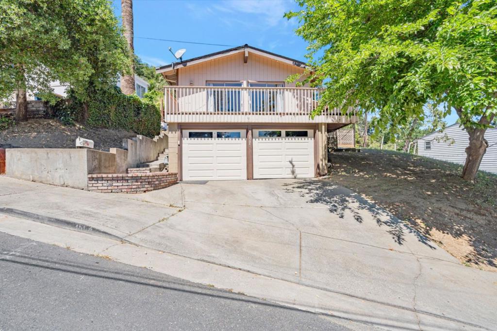 3504 Sunrise Court Property Photo 1