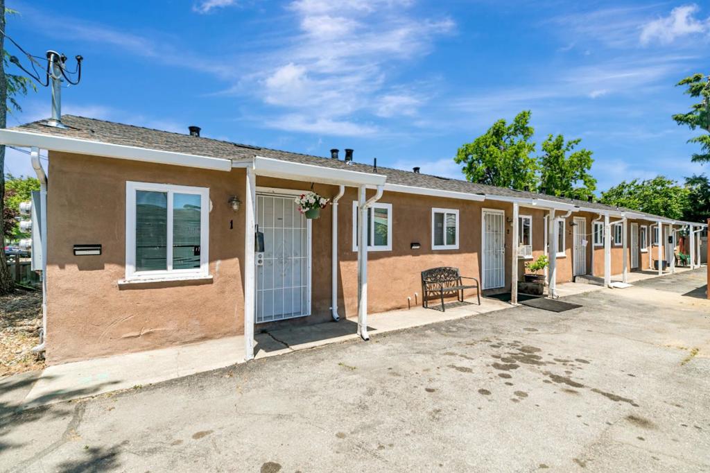 1555 Washington Street Property Photo 1