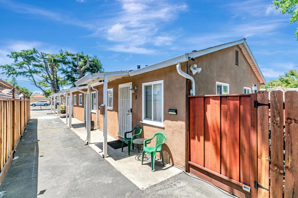 1555 Washington Street Property Photo 3