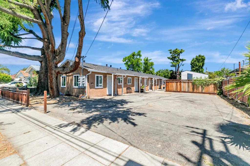 1555 Washington Street Property Photo 4