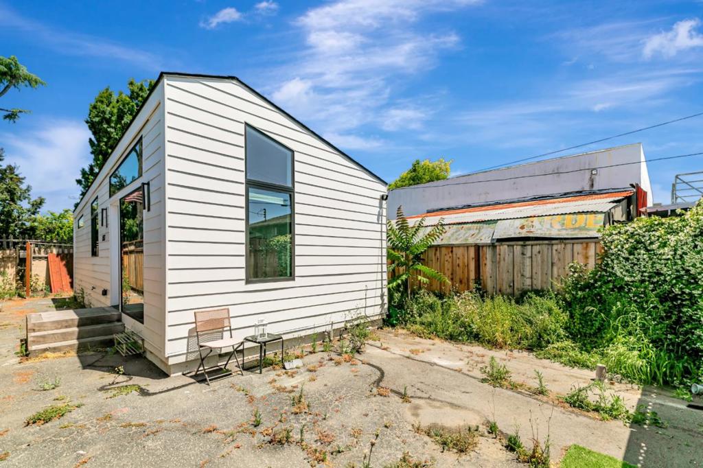 1555 Washington Street Property Photo 6