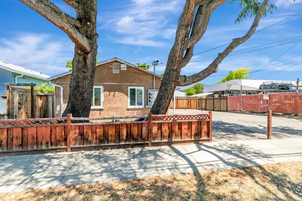 1555 Washington Street Property Photo 15