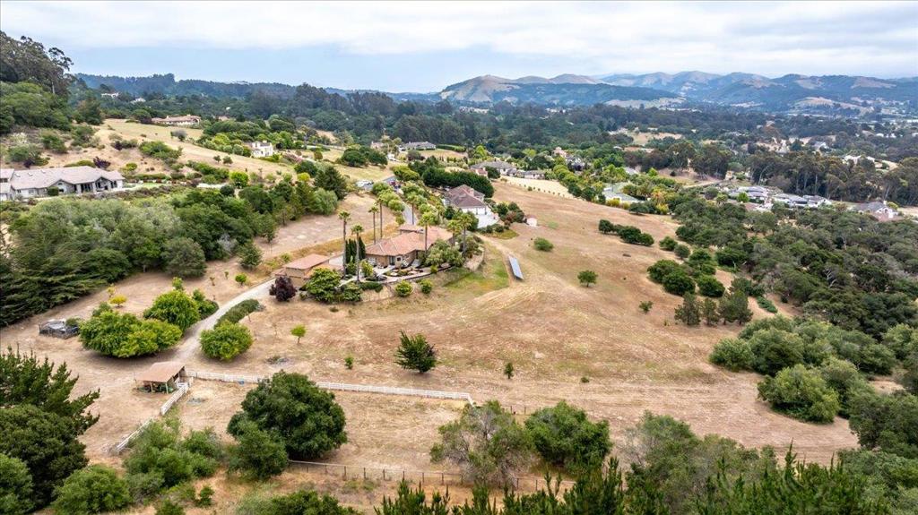 2710 Summerland Road Property Photo 1