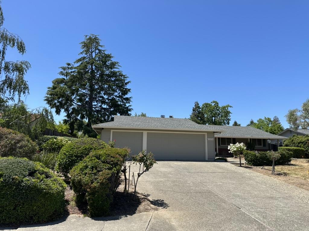 12689 Cambridge Drive Property Photo 1