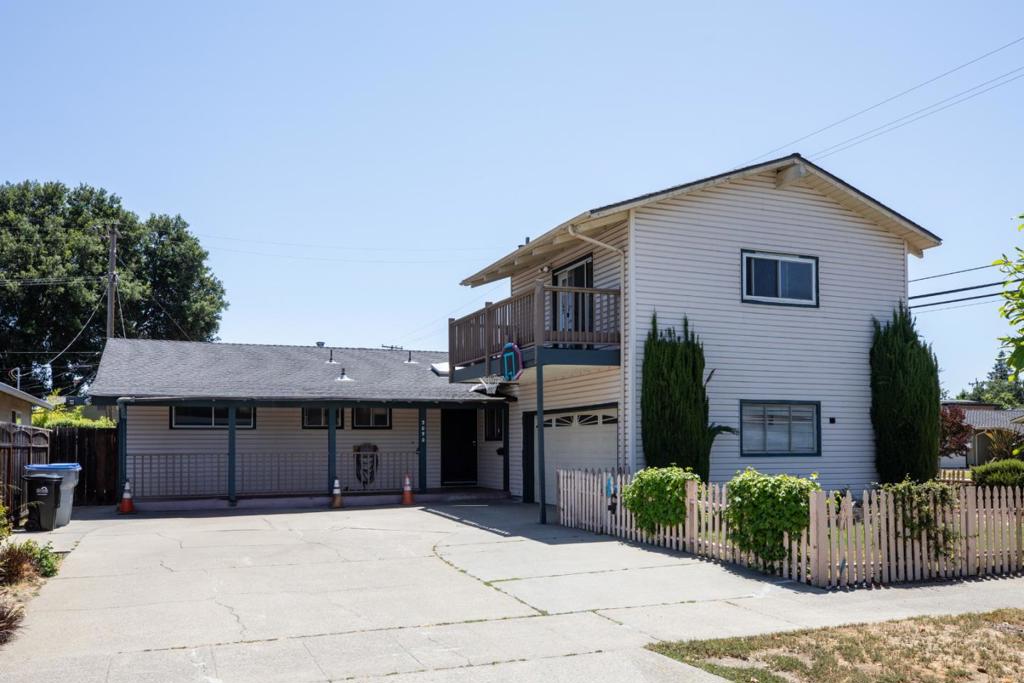 2090 Elmgrove Lane Property Photo 1