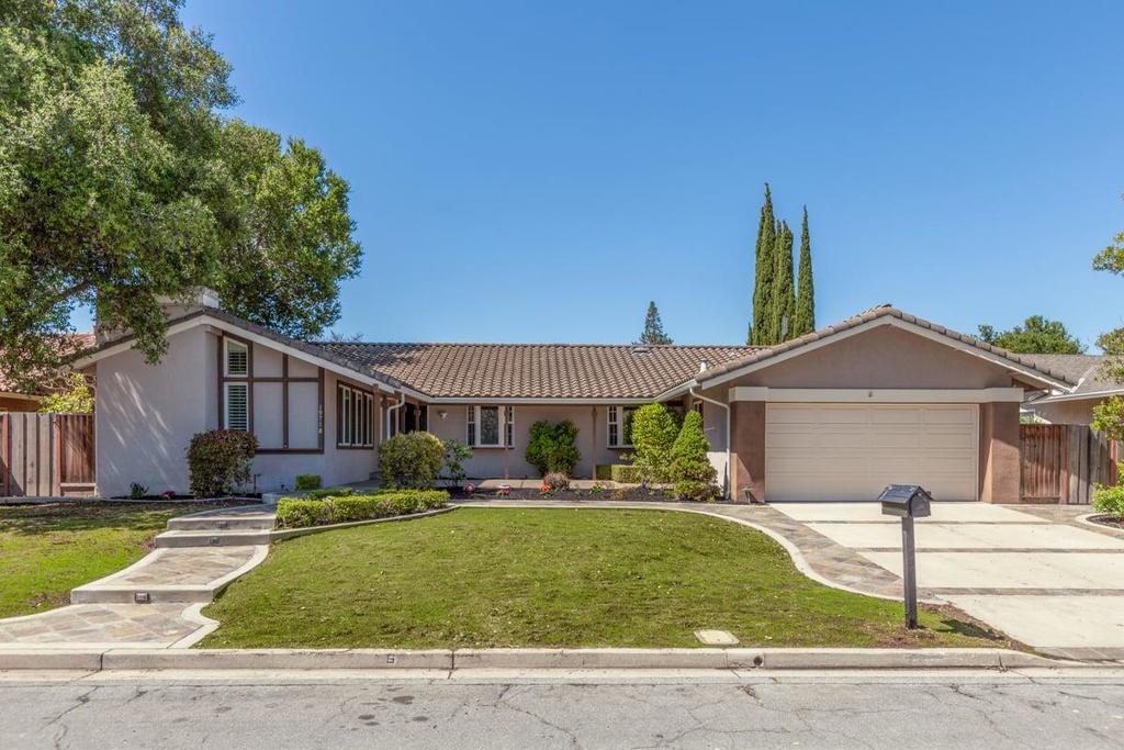 19718 Solana Drive Property Photo 1