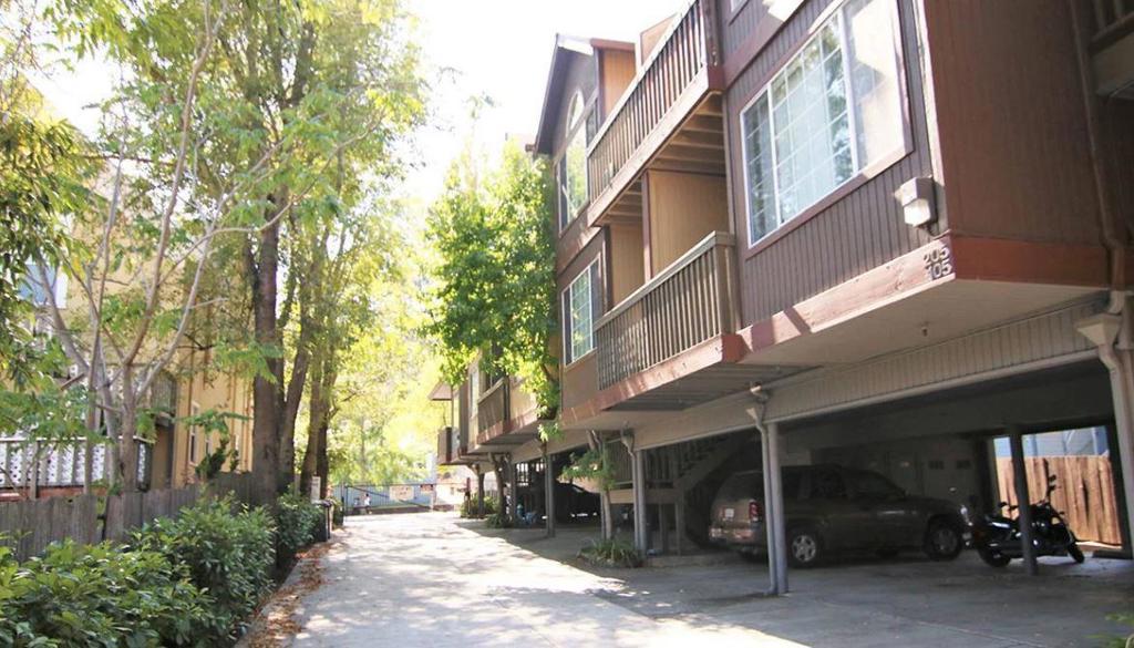 1476 Lincoln Avenue Property Photo 1