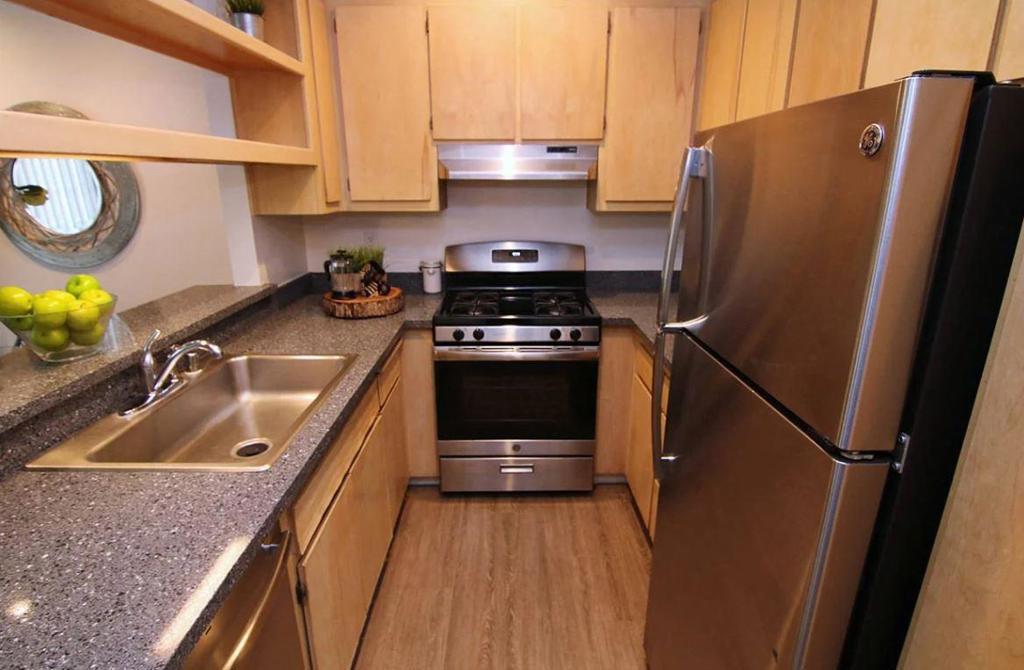 1476 Lincoln Avenue Property Photo 4
