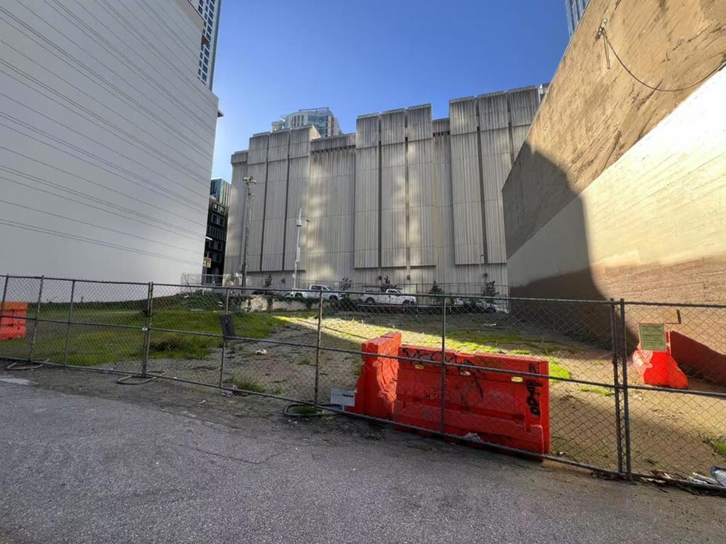 325 Fremont Street Property Photo 4