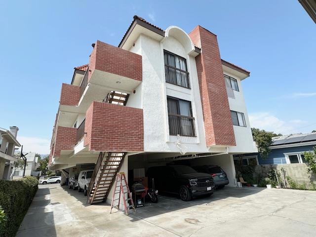 522 Raleigh Street Property Photo 2