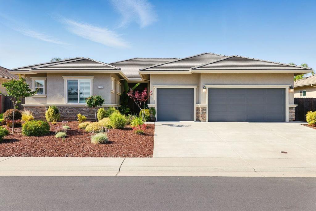 4203 Mockingbird Court Property Photo 1