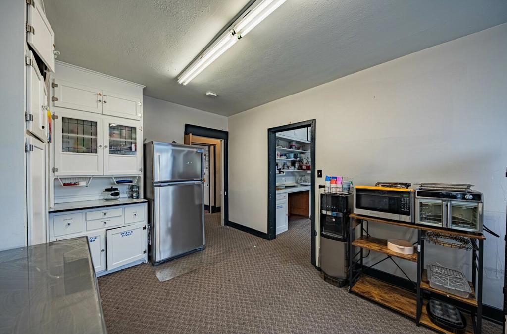 737 S Main Street Property Photo 10