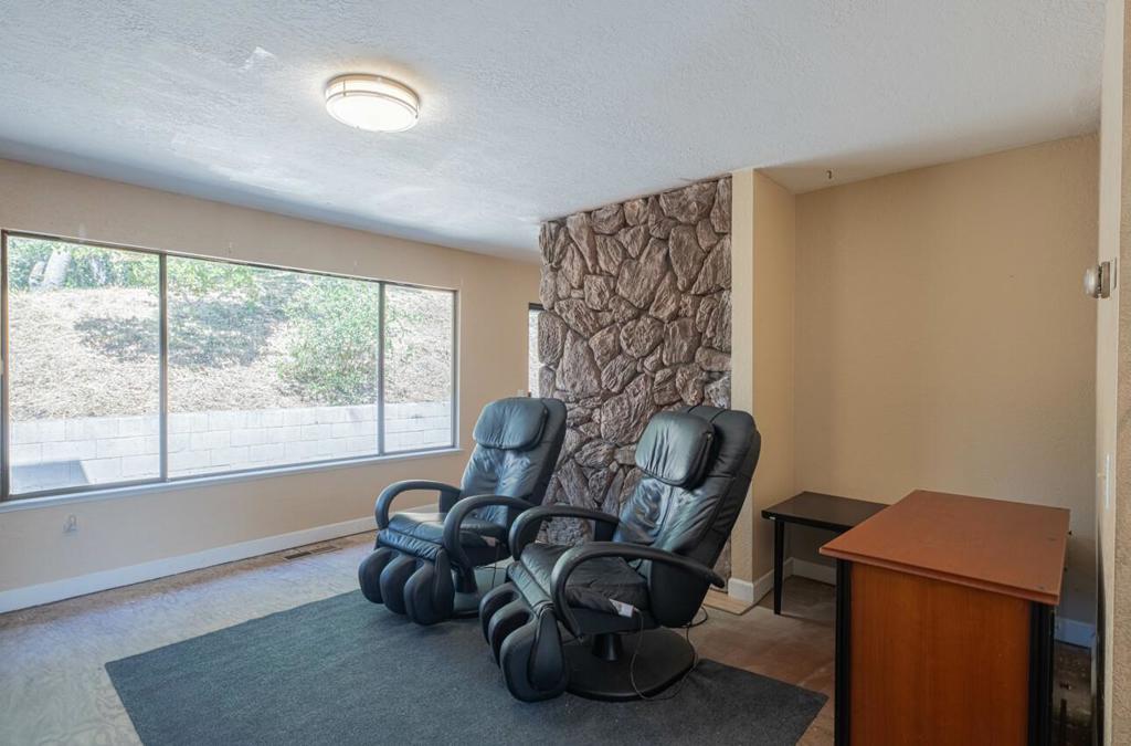 18105 Wylie Hill Lane Property Photo 4