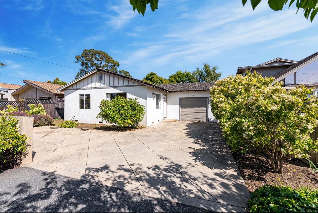 210 Lamanda Drive Property Photo 1